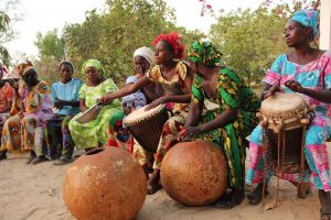 Tourisme responsable et solidaire dans le Siné Saloum au campement du Niombato au Sénégal, un séjour découverte entre mer et brousse.
