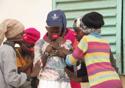 Voyage responsable et solidaire au campement du Niombato, Sénégal: sensibilisation à l'hygiène à l'école de Sandicoly au travers d'ateliers clowns.