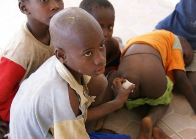 Voyage responsable et solidaire au campement du Niombato: sensibilisation à l'hygiène au travers de soins.