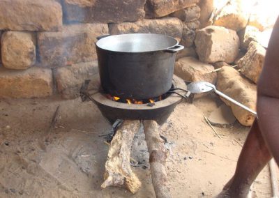Voyage responsable et solidaire au campement du Niombato, Sénégal: actions solidaires 2012: dotation et sensibilisation à l'utilisation de foyers améliorés au village de Sandicoly